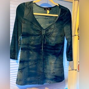 3/4 length sleeve blue ombré top with tiny sparkles. By Only Nine.